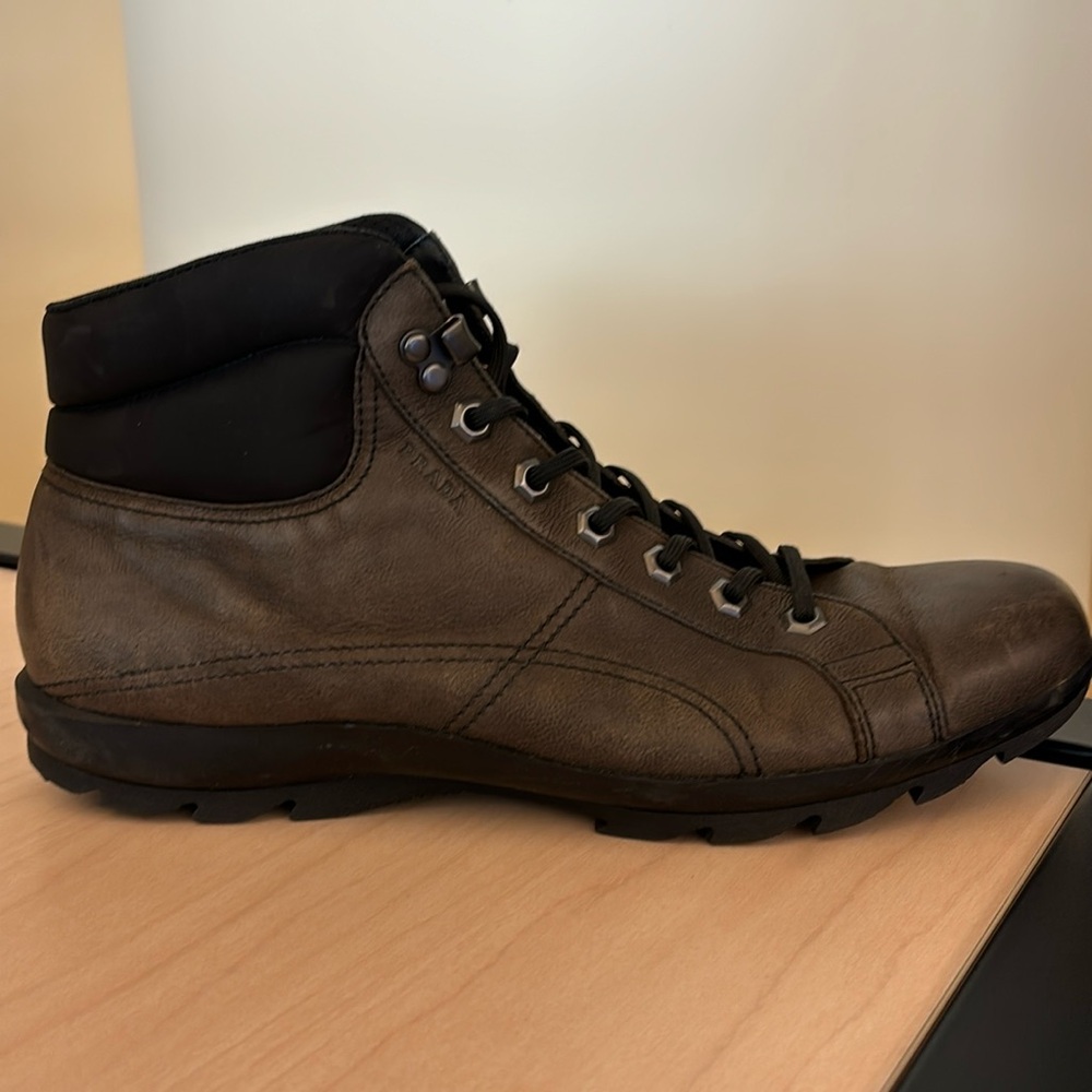 Prada hiking boots, men’s 9. 🥾 LEFT boot needs sole repair.
